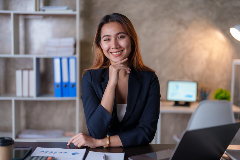 Happy Asian Business Woman Using Her Laptop To Work And Enjoy Wo - Contabilidade em Florianópolis - SC | Tecplan Contabilidade